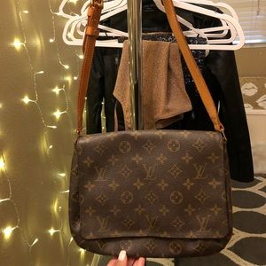 Louis Vuitton purse authentic